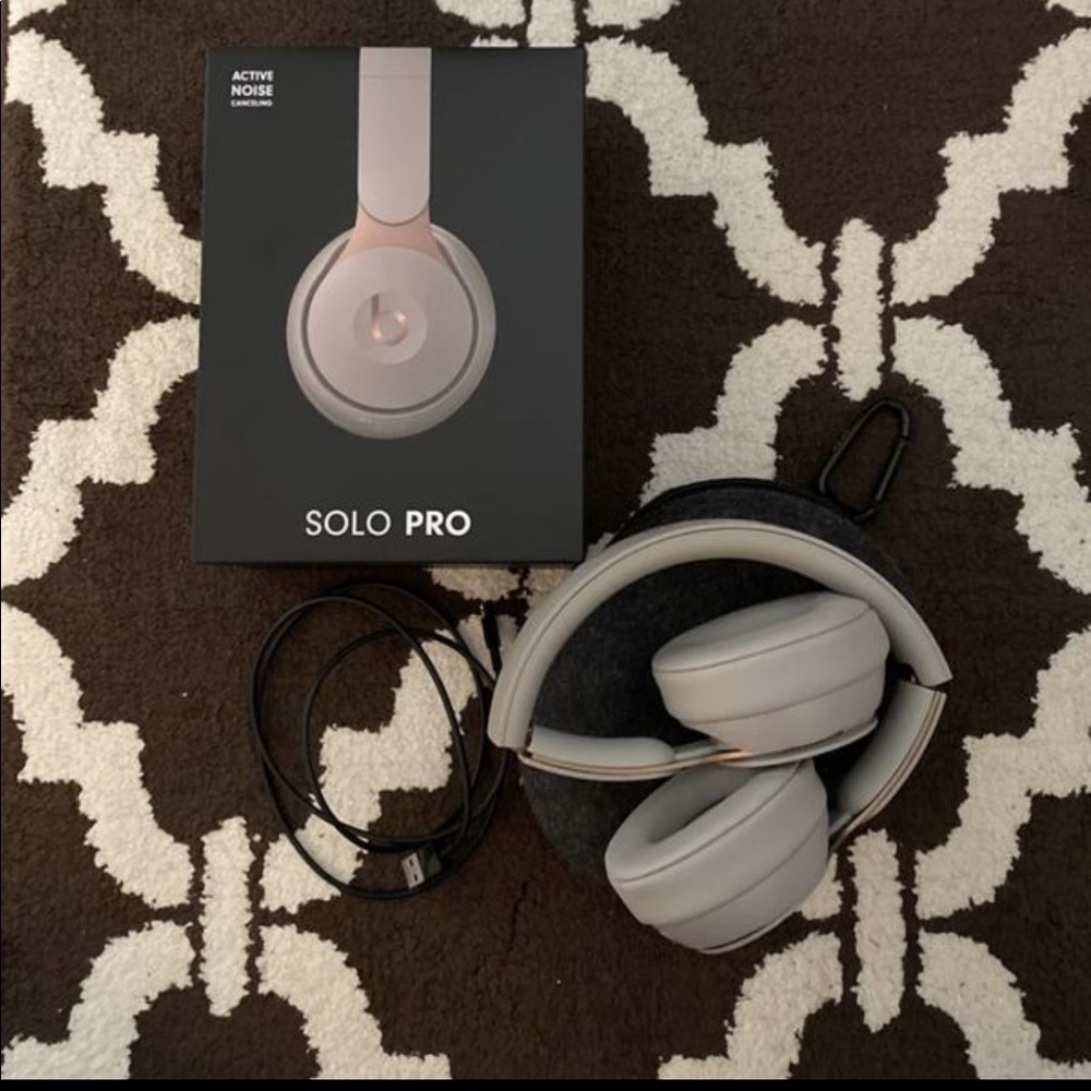❌ SOLD ❌ Beats Solo Pro in Grey
